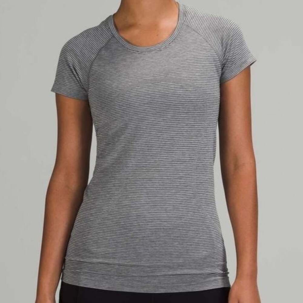 Womens Lululemon Black and Grey Striped Swifly Short Sleeve Size 6​​​​​​​